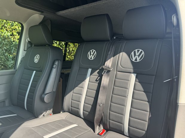 Volkswagen Transporter Camper | 4 Berth | Air Con | Pop Top | Cooker | Rock n Roll Bed 6