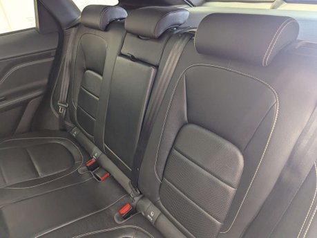 Jaguar F-Pace 2.0 F-PACE R-Sport AWD D Auto 4WD 5dr 43