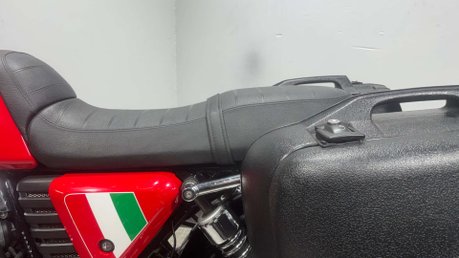 Moto Guzzi V7 750 2009 26K NEW MOT SERVICED 1 OWNER MODERN RETRO BIKE 750CC 17