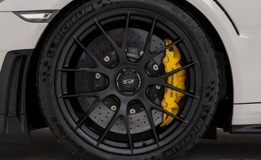 Porsche 911 (991.2) GT2 RS Weissach 8