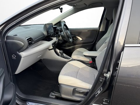 Toyota Yaris 1.5 Hybrid Excel 5dr CVT 2