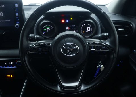 Toyota Yaris 1.5 Yaris Design HEV CVT 5dr 19