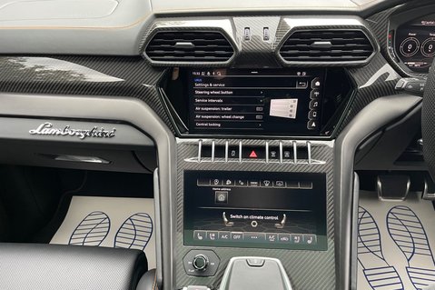 Lamborghini Urus V8 - ORANGE -AKRAPOVIC EXHAUST -PAN ROOF -B&O-MASSAGE SEATS-BLIND SPOT -ACC 66