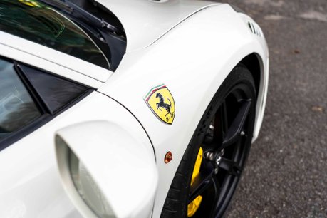 Ferrari 458 Speciale FULL FSH. CARBON FIBRE INT/EXT. CARBON ENGINE BAY. LIFT. CRUISE CONTROL. 8