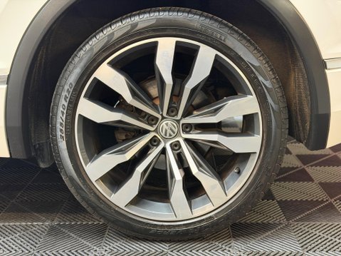 Volkswagen Tiguan 2.0 TDI BlueMotion Tech R-Line Euro 6 (s/s) 5dr 29