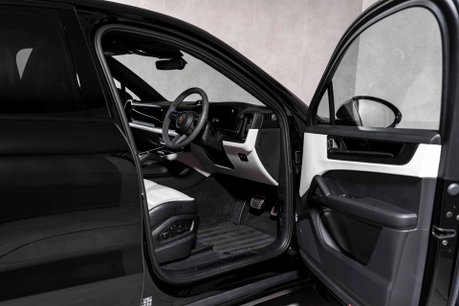 Porsche Cayenne GTS. WARRANTY. HUD. PANORAMIC ROOF. COMFORT ACCESS. BOSE. S/CHRONO. 12