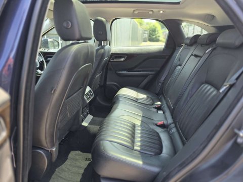 2017 Jaguar F-PACE thumbnail 8