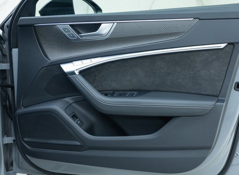 Audi RS6 Avant Carbon Black 23