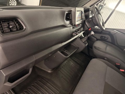 Nissan NV400 2.3 dCi 35 Tekna FWD L3 H2 Euro 6 5dr 24