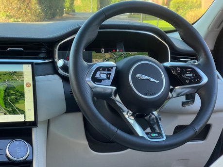 Jaguar F-Pace R-DYNAMIC BLACK 21