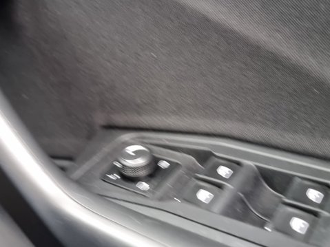 Volkswagen T-Roc DESIGN TSI EVO 43