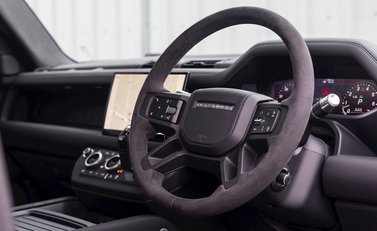 Land Rover Defender V8 11