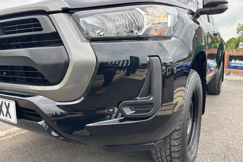 Toyota Hilux Active ECB 4WD D-4D Pickup 19