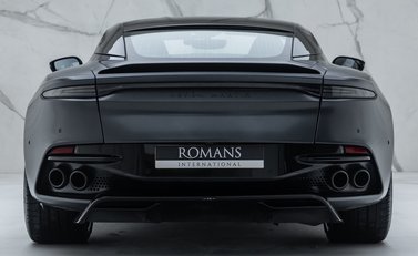 Aston Martin DBS Superleggera 8