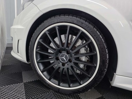 Mercedes-Benz C Class 6.3 C63 V8 AMG Saloon 4dr Petrol SpdS MCT Euro 5 (457 ps) 30