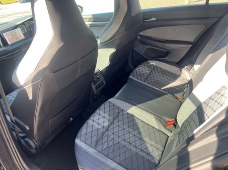 Volkswagen Golf 2.0 Golf R-Line TDI Semi-Auto 5dr 46