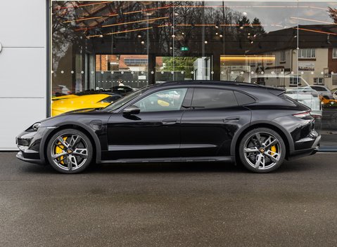 Porsche Taycan TURBO S CROSS TURISMO 3