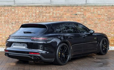Porsche Panamera Turbo S E-Hybrid Sport Turismo 7