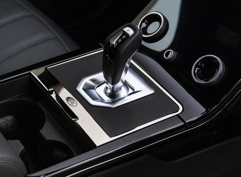 Land Rover Range Rover Evoque P300e R-Dynamic SE 21