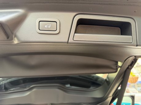 Land Rover Range Rover Velar R-DYNAMIC HSE 300D 43