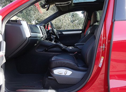 Porsche Cayenne GTS 9