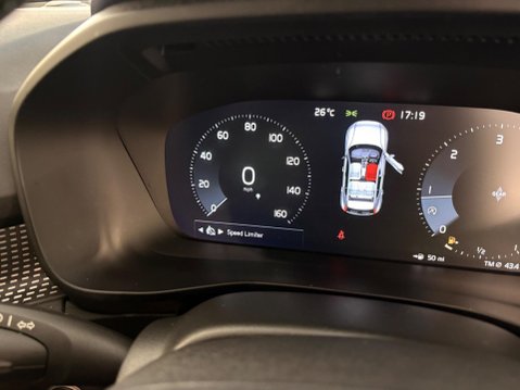 Volvo XC40 2.0 D3 R-Design Euro 6 (s/s) 5dr 21