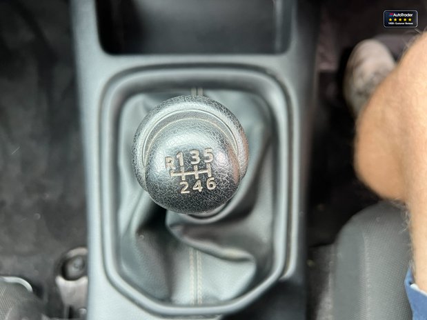 Toyota Hilux Crew Cab 4X4 Active 4WD Air Con Rear Camera EURO 6 NO VAT 34