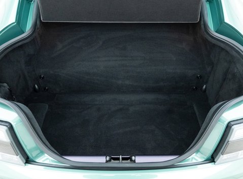 Aston Martin Vantage GT8 31