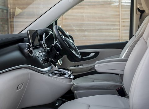 Mercedes-Benz V Class D AMG Line (Extra Long) 17