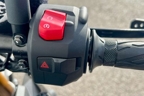 Suzuki GSX GSXS 1000 17