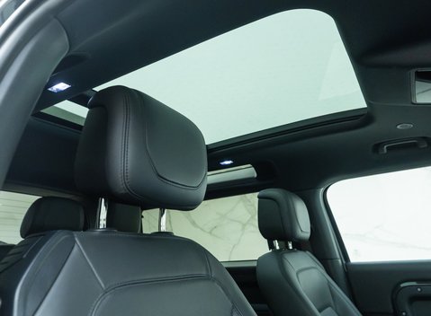 Land Rover Defender 90 V8 P525 URBAN 16