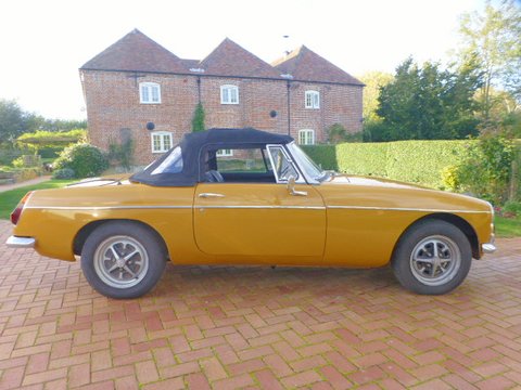MG B ROADSTER 3