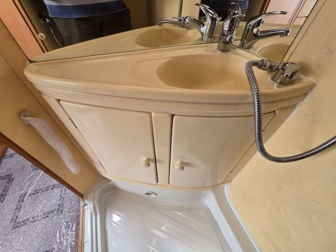 Bessacarr E410 Motor Home 32