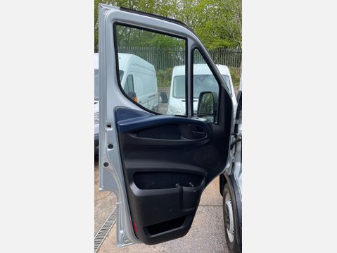Iveco Daily 2.3D HPI 14V Business 35S 3520 Panel Van 5dr Diesel HiMatic MWB H2 Euro 6 ( 40