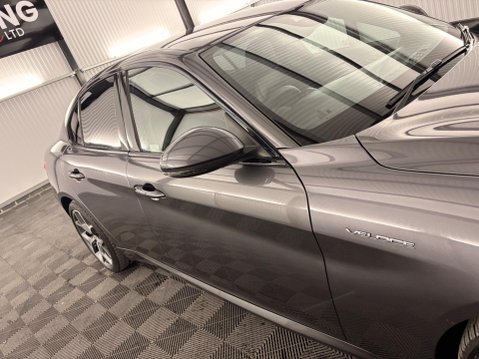 Alfa Romeo Giulia 2.0T Veloce Auto Euro 6 (s/s) 4dr 38