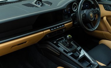 Porsche 911 GT3 TOURING (992) 17