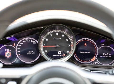 Porsche Panamera Turbo Sport Turismo 14