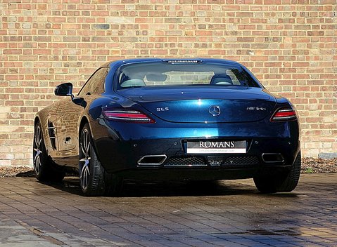 Mercedes-Benz SLS AMG 8