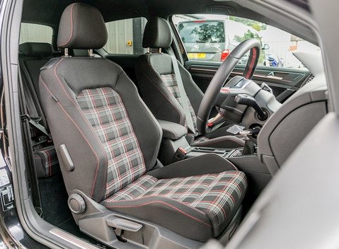 Volkswagen Golf GTI 11