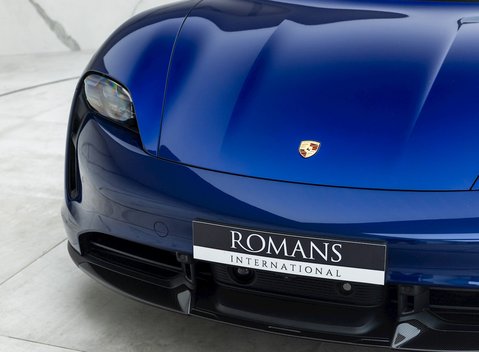 Porsche Taycan Turbo S Cross Turismo 25