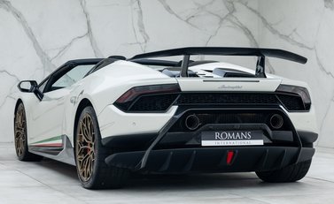Lamborghini Huracan Spyder LP640-4 Performante 10