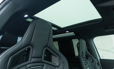 Land Rover Defender 90 V8 P525 URBAN 17