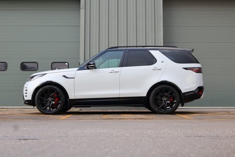 Land Rover Discovery R-DYNAMIC SE MHEV In RARE PEARL WHITE BLACK ROOF AND REAR SEATS  LOW MILES  7
