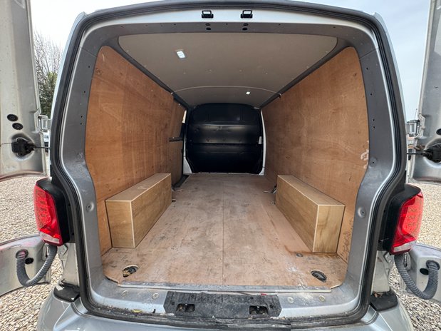 Volkswagen Transporter LWB L2H1 Low Roof Highline T30 Air Con Alloys Camera 9