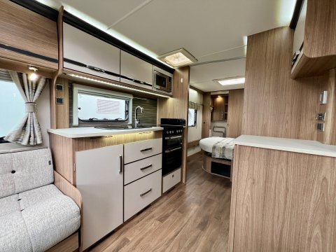 Coachman Laser 675 15