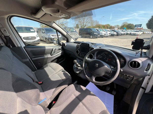 Peugeot Partner SWB L1H1 (SOLD) Low Roof Professional Air Con EURO 6 NO V 26