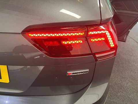 Volkswagen Tiguan 2.0 Tiguan R-Line TSi BlueMotion Technology 4Motion DSG 4WD 5dr 44