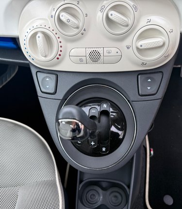 Fiat 500 LOUNGE.. AUTOMATIC.. 9 SERVICES.. £20 ROAD TAX..GLASS ROOF.B/TOOTH 3