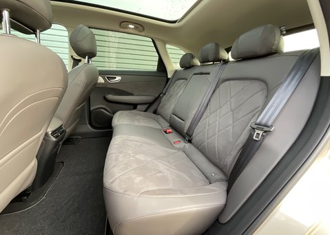 MG MGS6 EV 77kWh TROPHY 17