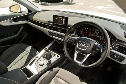 Audi A4 TFSI SE 4